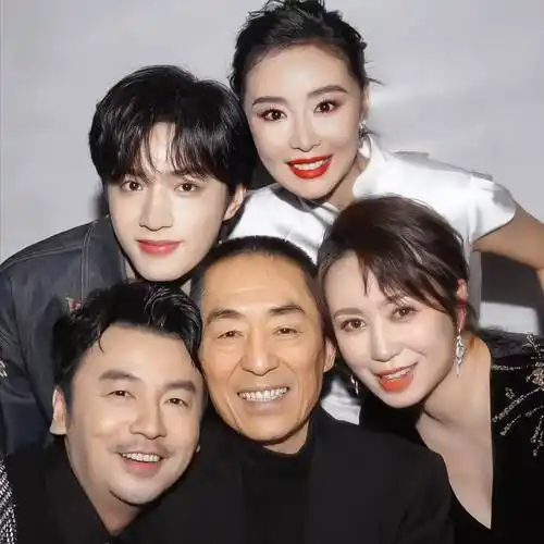 盛典之夜:张颂文回复杨紫,紫气东来节节高升,高叶领奖时哭了_唐嫣