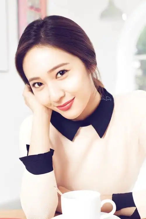 郑秀晶krystal cr.logo