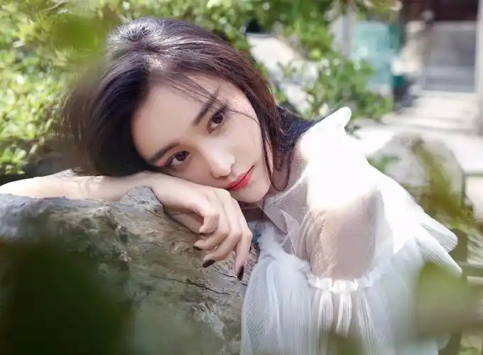 张馨予美照,魅力可人!__财经头条