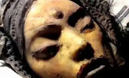 月球上的三眼女尸真相嫦娥吃了外星人食物长出了第三只眼