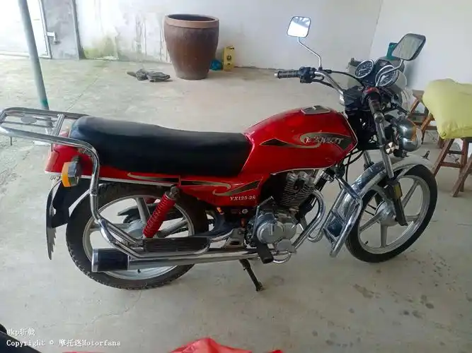 记得2003年的时候,我舅舅 骑了一辆红色的雅西摩托车到我家来.