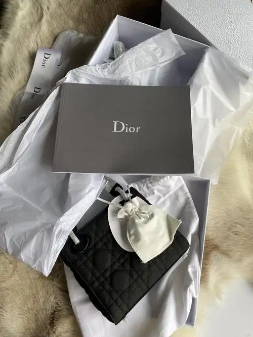 dior迪奥ladydioruitramatte2019新款磨砂黑戴妃包