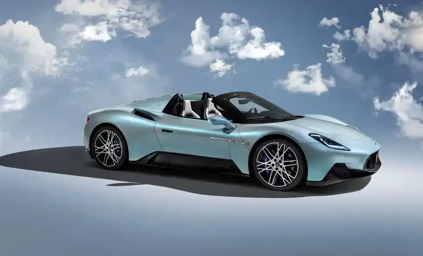 含首发限量版 玛莎拉蒂mc20 cielo敞篷跑车发布