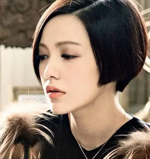 1/5 以唱歌出道,却以演戏爆红,如今演艺事业风生水起 郭采洁的短发在