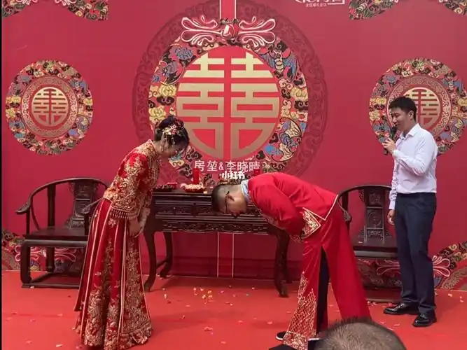 热闹愉快的拜堂过程