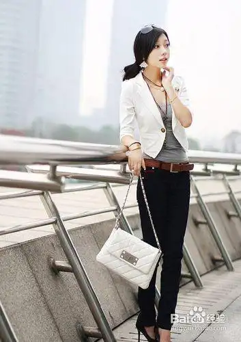 小西装如何搭配