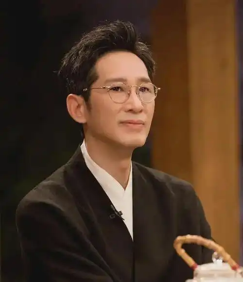 不推广不宣传不带货"个人简介中写道知名演员王劲松注册小红书已有月