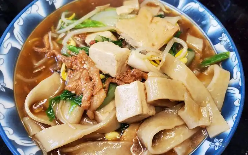 河南老烩饼,比烩面的历史还要悠久,老式做法,味道醇厚!