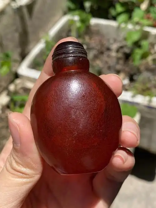 老琥珀鼻烟壶