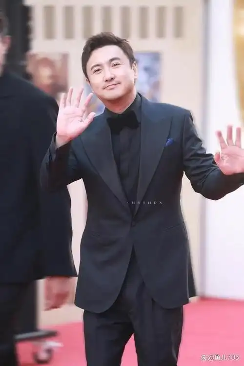 沈腾瘦了好多,华表奖颁奖礼惊艳亮相,精神状态焕发魅力四溢!