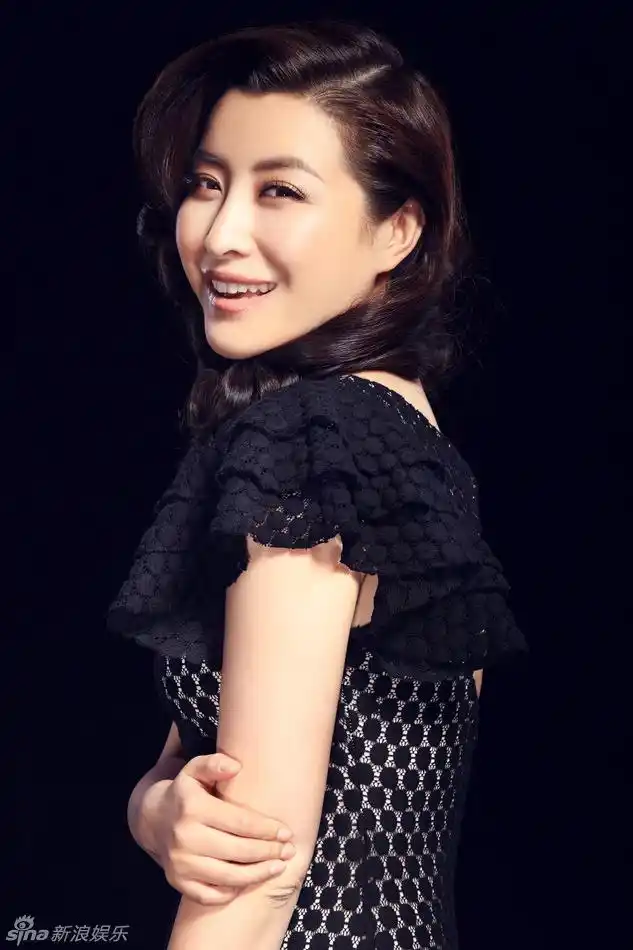 组图:王雅捷复古大气写真 自信优雅展御姐风范_高清图集_新浪网