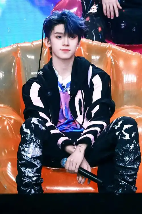 左航新发型##左航大连演唱会蓝海应援##你追时代峰峻艺人的原因