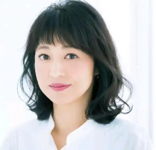 这才是50岁女人最应该尝试的发型,它叫"齐肩烫",减龄显年轻