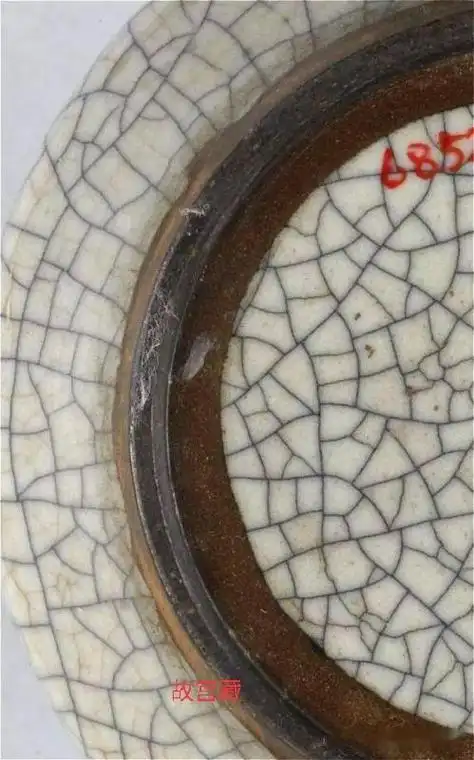 北宋哥窑~米黄色仿青铜簋笔洗