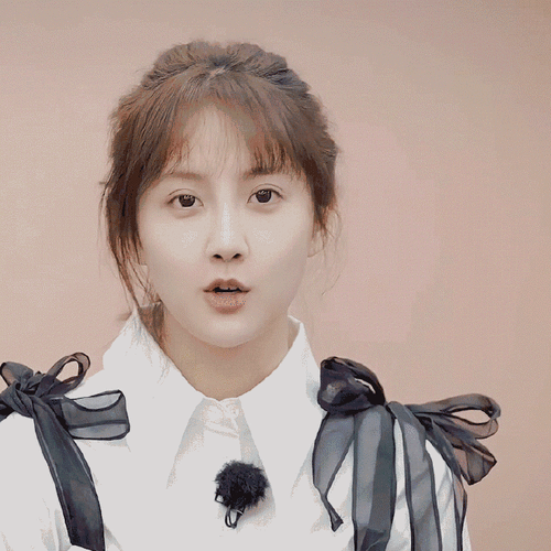 李艺彤素颜要求后期加20层滤镜