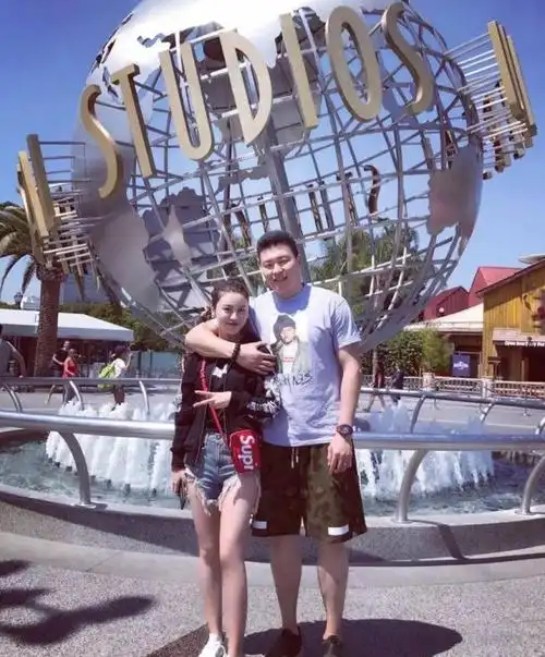 男篮李根,出生篮球世家,老婆为北京富豪之女,家中奢侈品开销大