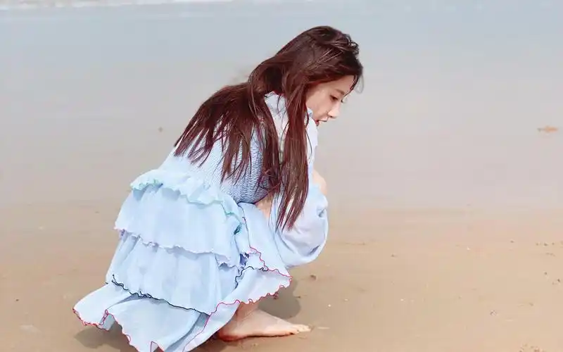 马泽涵海边清爽靓丽桌面壁纸