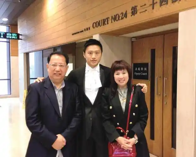 梅小青梅小惠为89岁妈妈庆生大牌老公罕现身曾捧红吴孟达