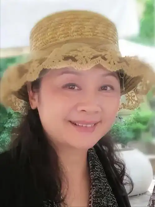 唐静前夫与秦海璐结婚后独自陪儿子长大如今的选择令人泪目