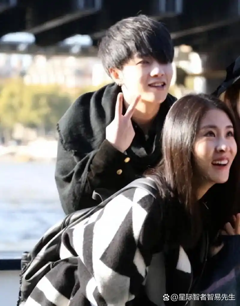 华晨宇背景大揭秘,张碧晨的高端棋局 华晨宇和张碧晨是娱乐圈的一对神