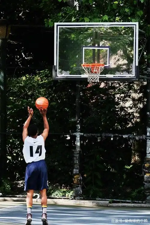 一组适合做壁纸的唯美篮球图片