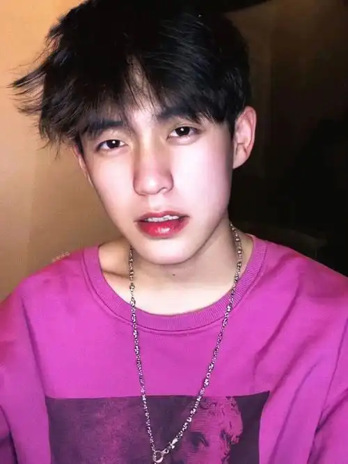 这是谁家的老公,快来领走#余庆伟  #余庆伟壁纸