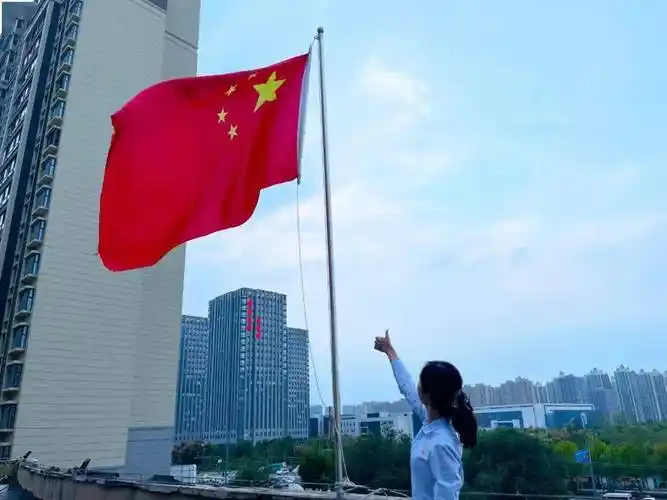 我与国旗共合影,向心中的那一抹红致敬!