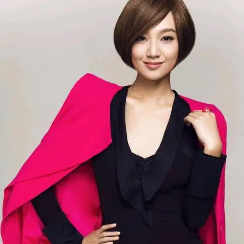 今天我要介绍一位备受瞩目的名媛——朱丹,她用她的快乐点亮了生命