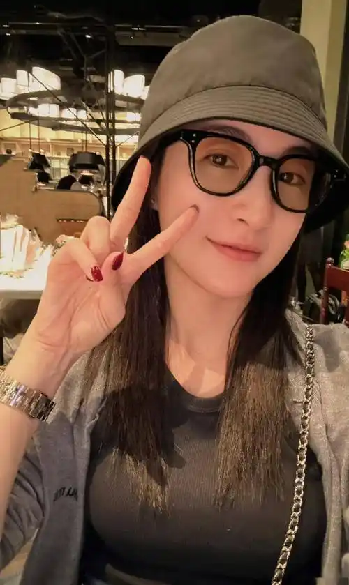 tvb视后林夏薇高调分享喜讯与大十多岁富贵老公结婚近十年未育