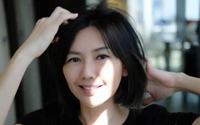 孙燕姿出道20周年演唱会,开口就是整个青春,太好听了#逆光