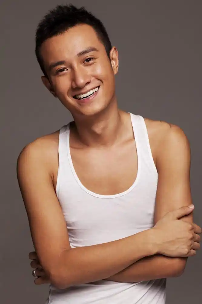 37岁文章有新电影定档了,剃了寸头皮肤黝黑,女主角是39岁的马丽