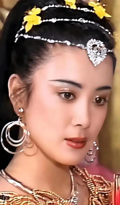 妲己"碾压温碧霞女子,正火时退圈,后走歪路不听话自毁前程_傅艺伟