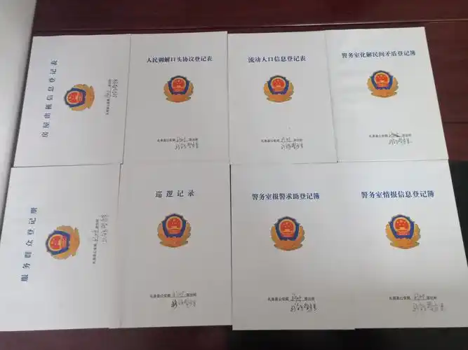 在新歌村警务室,申祖政委查看了调解台账,实地了解软硬件建设,社会