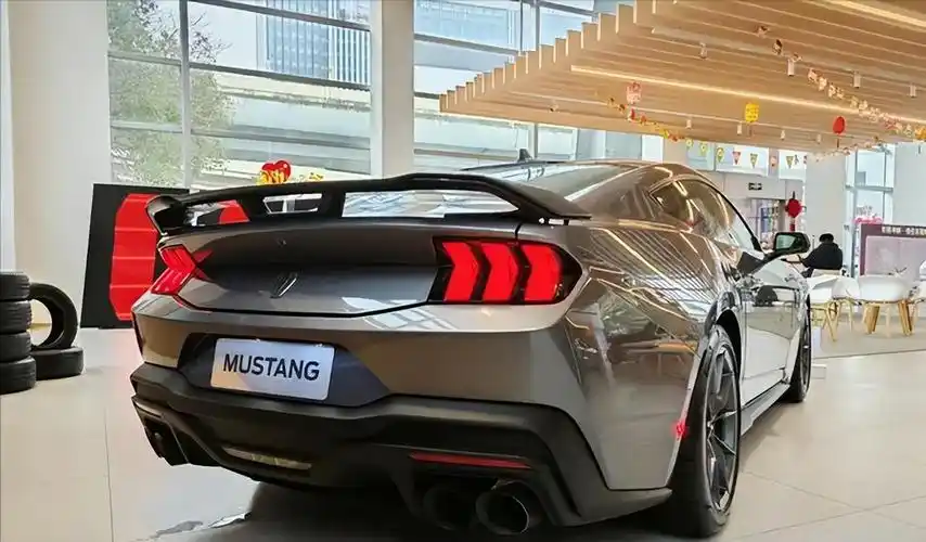 全新福特mustang dark horse正式上市,售价72.5万元