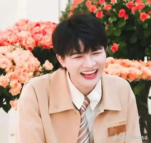 《奔跑吧》周深最新一期出炉啦!好可爱的小猫咪哎!