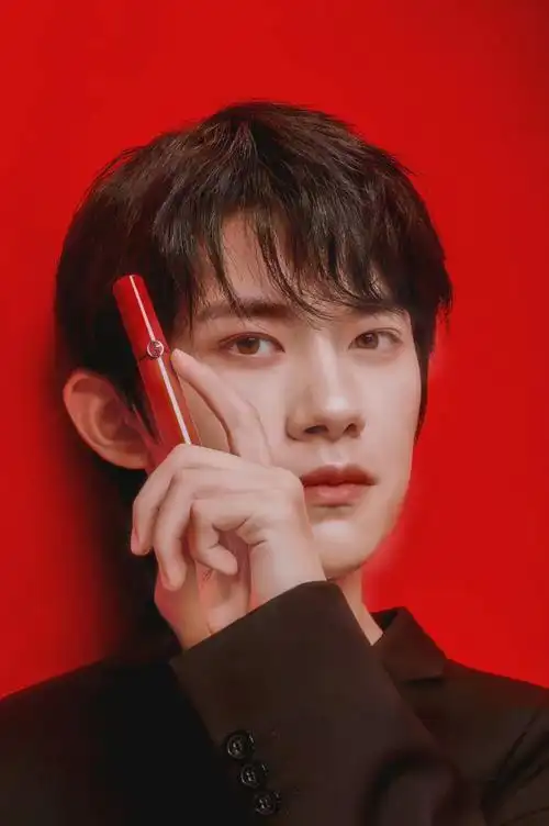 易烊千玺// 不论是正脸还是侧颜,都让人一眼沦陷 67