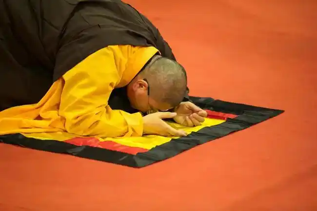 你会顶礼吗 ? "身口意"都一致的那种