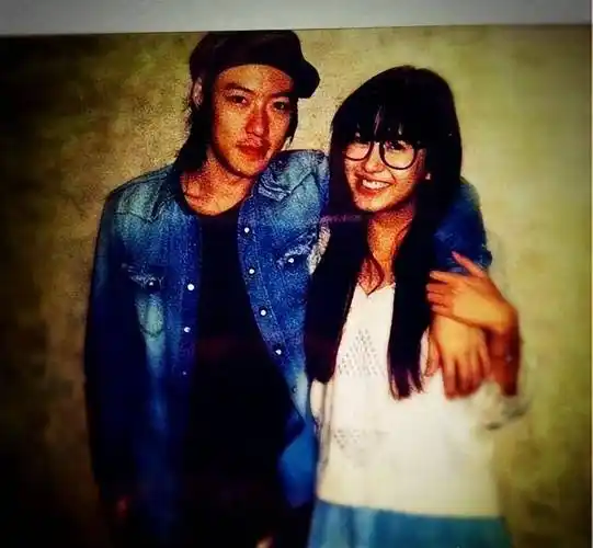 虽说张子萱和杨一柳还是合法的夫妻关系,但两人之间的婚姻早已名存实