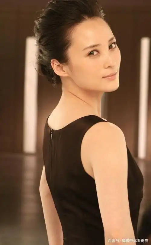 蒋勤勤:容颜依旧,秀丽端庄,天资国色