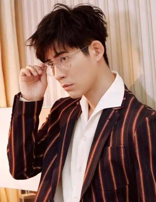 周渝民杂志封面大片网友:果然是烈火如歌里天下第一帅_银雪_短发_眼睛