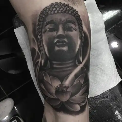 大臂黑灰写实如来佛祖纹身图案