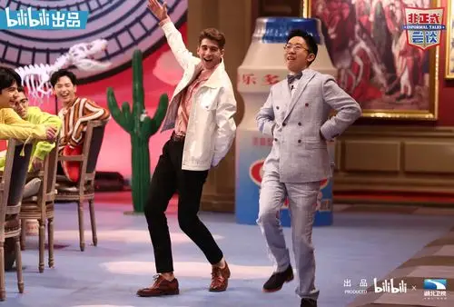 《非正式会谈》第六季第二期激发文化碰撞,世界范围解读虚拟社交