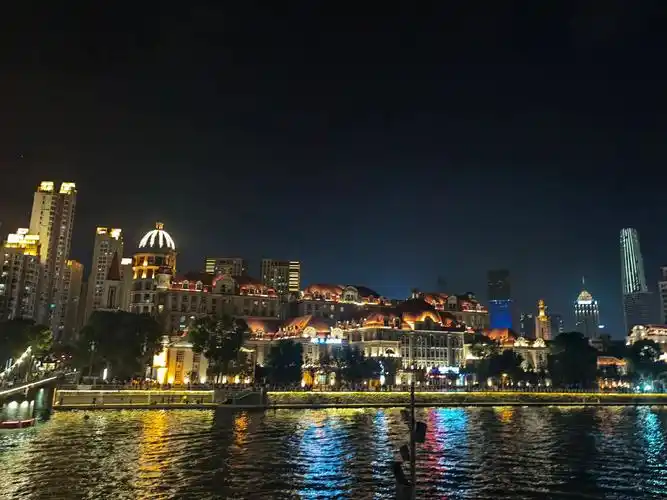 城市的夜景,繁华而热闹,美丽而迷人! - 抖音