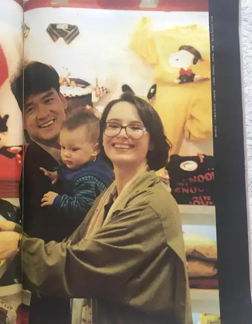 58岁周华健近况演唱会现场被冻得牙齿打颤面部抽搐让人心疼