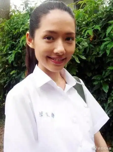 郭碧婷年轻时的旧照片,原来从小就是一张"初恋脸"!