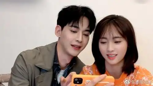 邢菲唐晓天假戏真做直播互动亲密戏外比戏内还甜