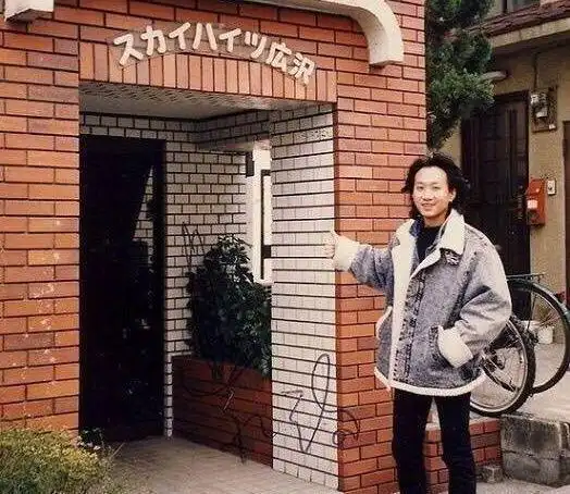 香港beyond乐队主唱黄家驹是不是一直隐居在日本