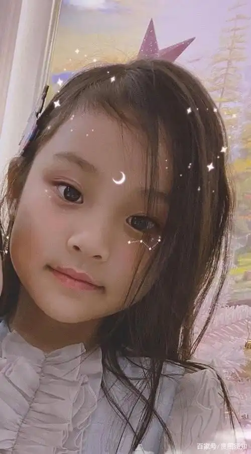 甜馨演出高清图小女神范十足,身穿白色公主裙超有气质