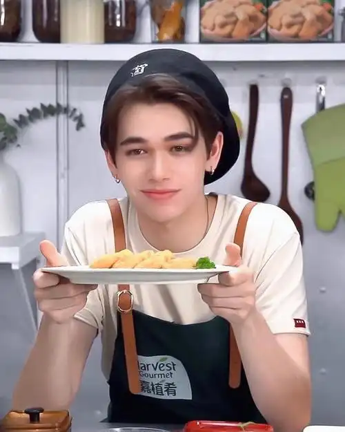 庆怜这孩子咋这么可爱捏妈妈亲亲00