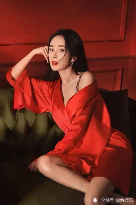 杨幂超性感写真正面全镂空透视马甲维多利亚的秘密最新代言写真